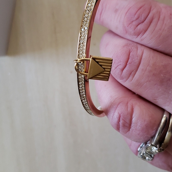 NWT SEND OFFER for MK & box. Exquisite bracelet - Picture 5 of 9